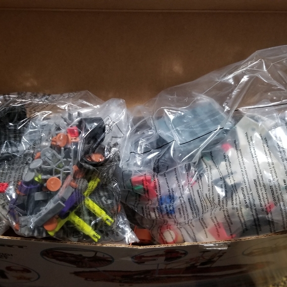 Mario & Luigi Starting Line Building Set - Picture 3 of 7